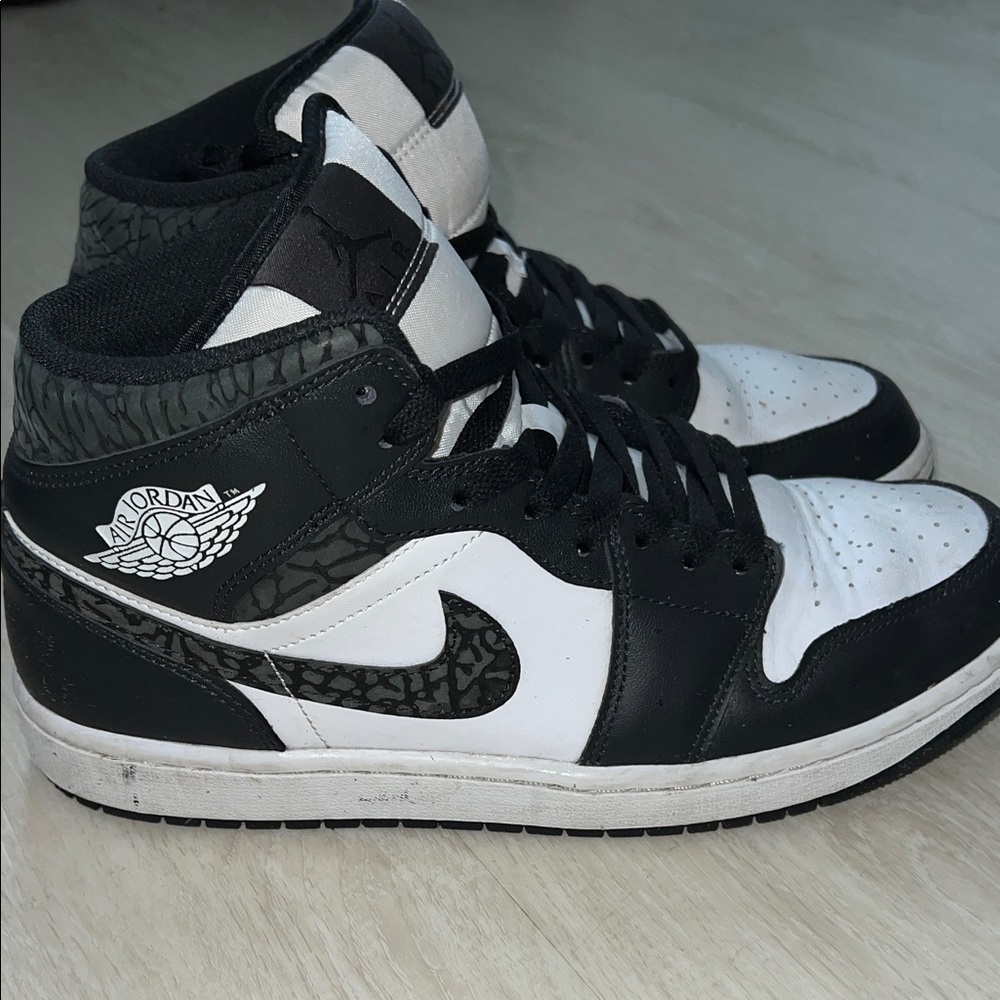 Jordan 1 Mid